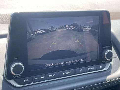 Used 2023 Nissan Rogue S FWD image 16