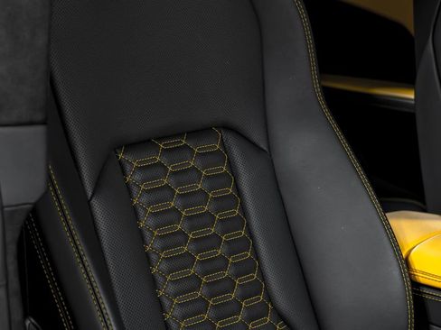 Used 2022 Lamborghini Urus AWD/4WD image 40