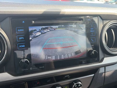 Used 2017 Toyota Tacoma TRD Sport AWD/4WD image 23