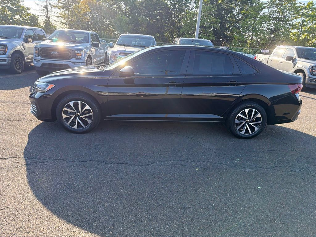 Used 2024 Volkswagen Jetta S FWD image 2