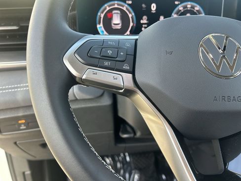 New 2026 Volkswagen Tiguan SE FWD image 19