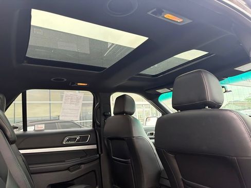 Used 2016 Ford Explorer XLT w/ Equipment Group 202A AWD/4WD image 8