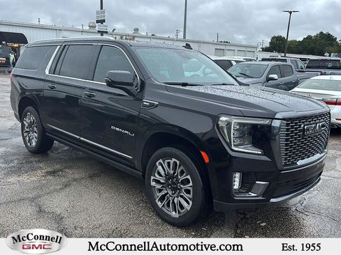 Used 2023 GMC Yukon XL Denali Ultimate AWD/4WD image 1