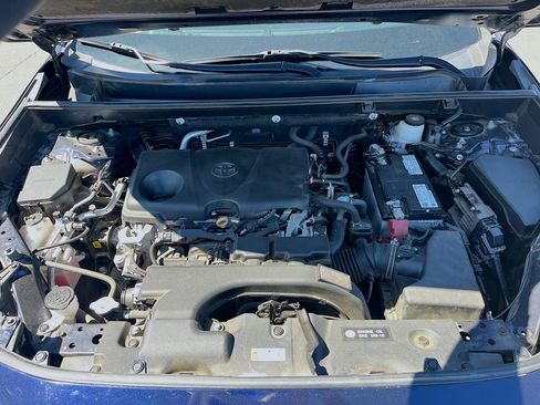Used 2021 Toyota RAV4 XLE w/ Convenience Package FWD image 29