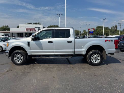 Used 2017 Ford F250 XLT w/ FX4 Off-Road Package AWD/4WD image 2
