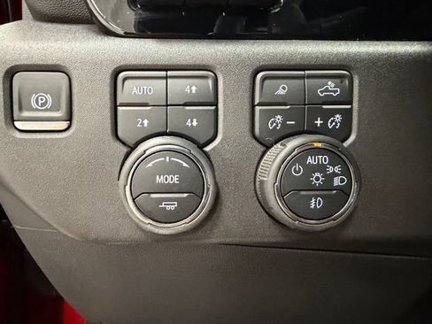 Certified 2025 Chevrolet Silverado 1500 High Country AWD/4WD image 19