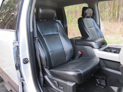 Used 2019 Ford F250 Lariat w/ Lariat Value Package image 21