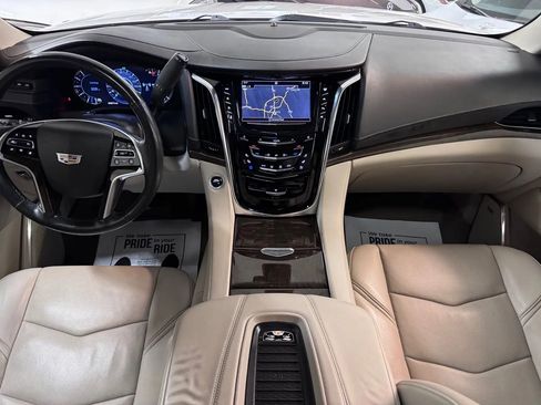Used 2018 Cadillac Escalade ESV Premium Luxury AWD/4WD image 14