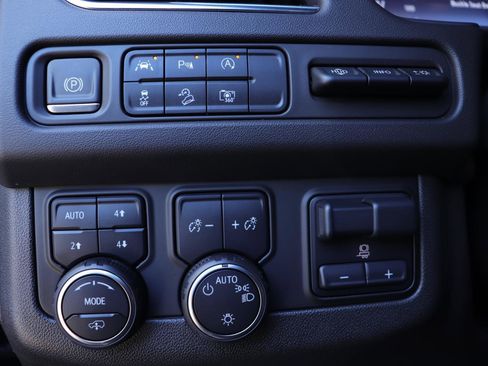 Used 2024 Chevrolet Tahoe High Country image 31