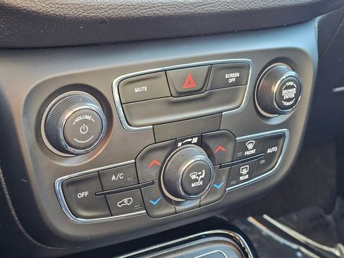 Used 2020 Jeep Compass Limited image 11