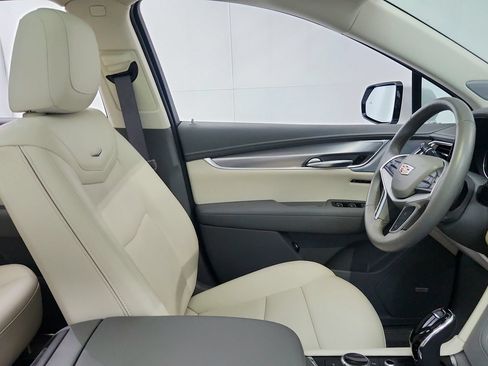Certified 2024 Cadillac XT5 Premium Luxury w/ LPO, Floor Liner Package AWD/4WD image 30