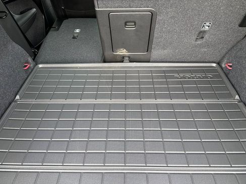 Used 2025 Volvo XC40 B5 Ultra w/ Climate Package image 15