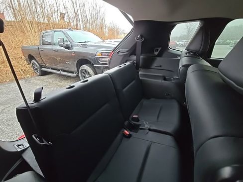 Used 2025 Mitsubishi Outlander SE image 19