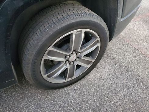 Used 2017 GMC Acadia Denali w/ Technology Package image 9