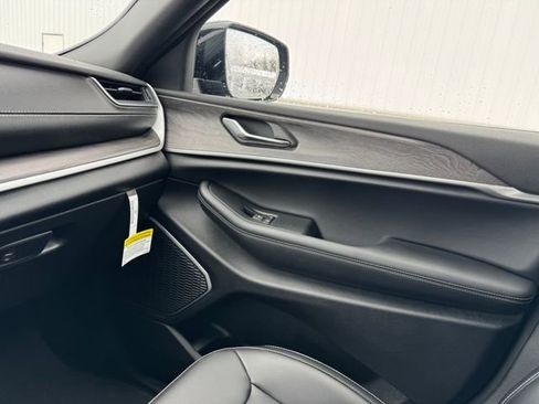 New 2025 Jeep Grand Cherokee Limited 4xe w/ Trailer Tow Package image 36