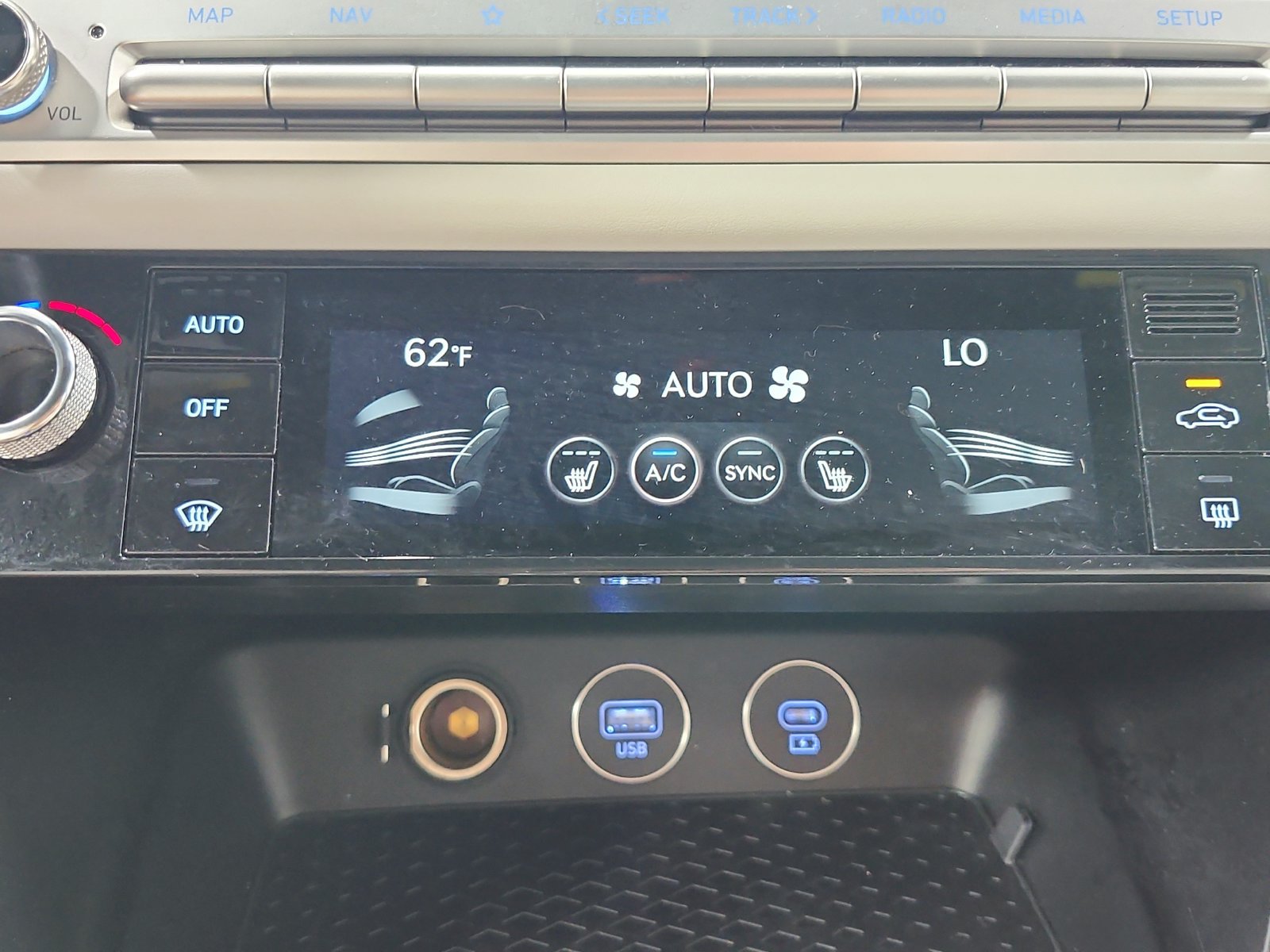 Used 2025 Genesis G70 2.5T RWD image 17