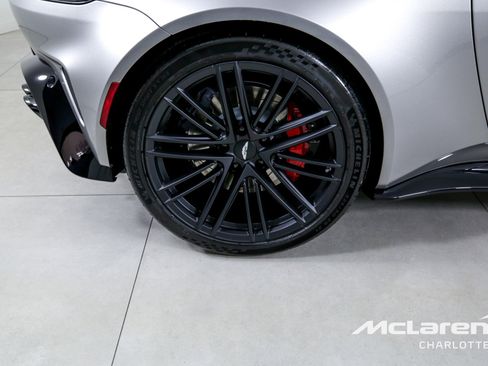 Used 2025 Aston Martin V8 Vantage Coupe image 26