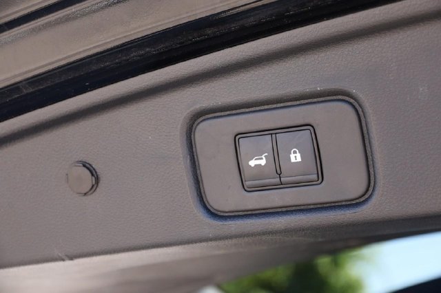 Certified 2025 Nissan Pathfinder SL w/ SL Premium Package FWD image 8