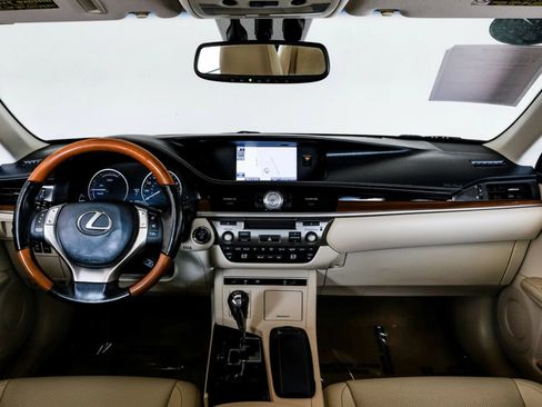 Used 2014 Lexus ES 300h w/ Luxury Package w/Bamboo Trim FWD image 13