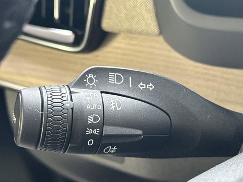 Used 2025 Volvo XC90 T8 Plus image 28