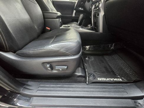 Used 2018 Toyota 4Runner Limited AWD/4WD image 20