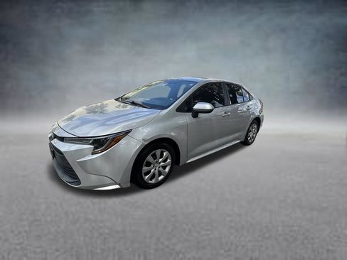 Used 2023 Toyota Corolla LE FWD image 3