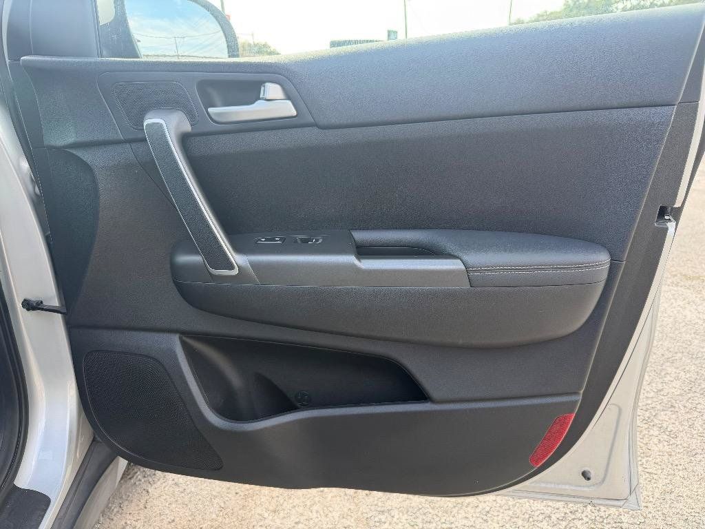 Used 2019 Kia Sportage LX FWD image 18