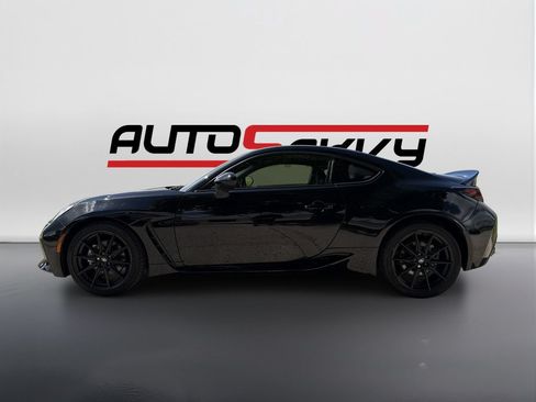Used 2025 Toyota GR86 Premium w/ ALL Weather Mat Package (TMS) RWD image 2