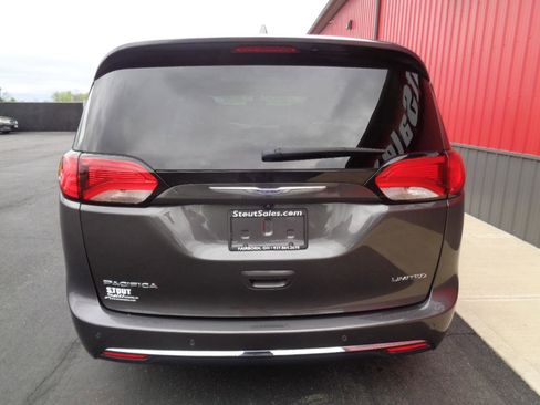 Used 2019 Chrysler Pacifica Limited image 6