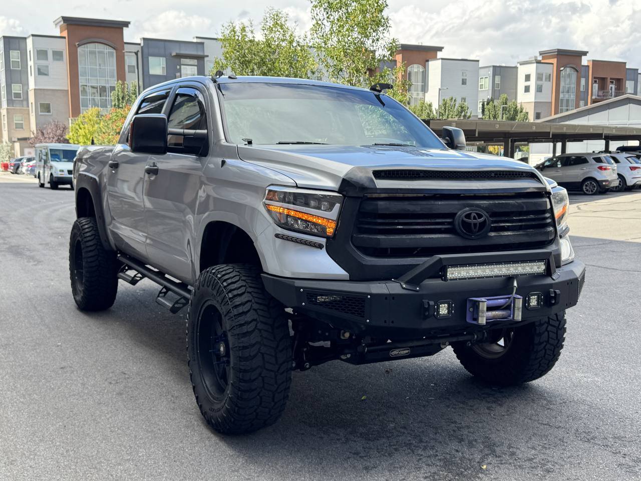 Used 2017 Toyota Tundra SR5 w/ SR5 Upgrade Package AWD/4WD image 8