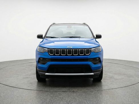 Used 2025 Jeep Compass Limited image 2