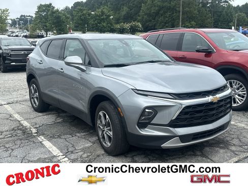 Used 2025 Chevrolet Blazer LT FWD image 1