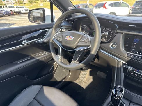 Used 2025 Cadillac XT5 Premium Luxury image 25
