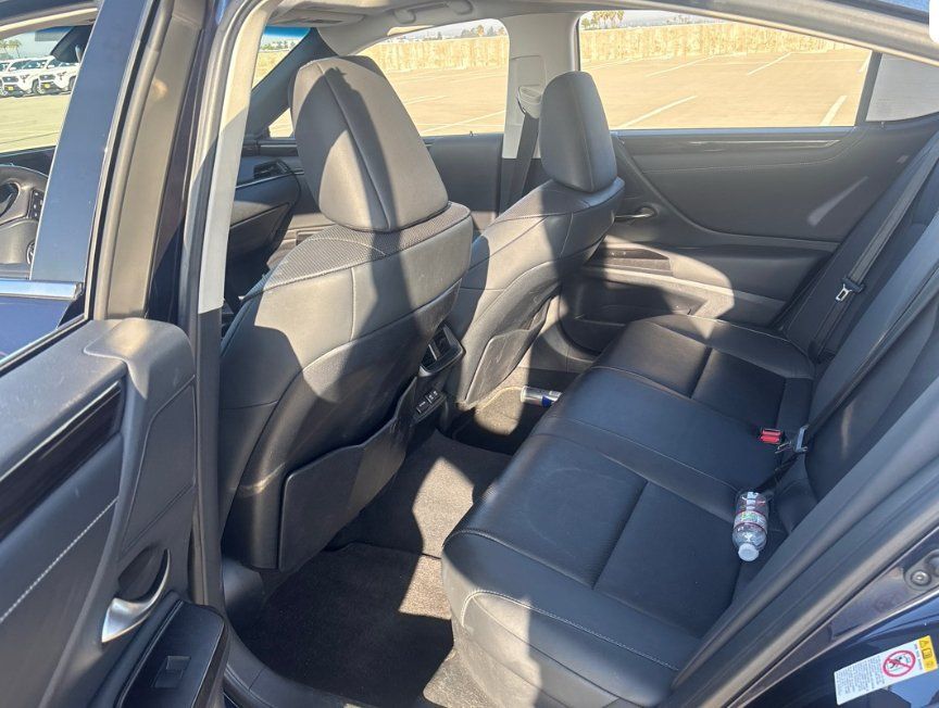 Used 2019 Lexus ES 300h w/ Premium Package FWD image 9