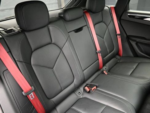 Certified 2025 Porsche Macan AWD/4WD image 27