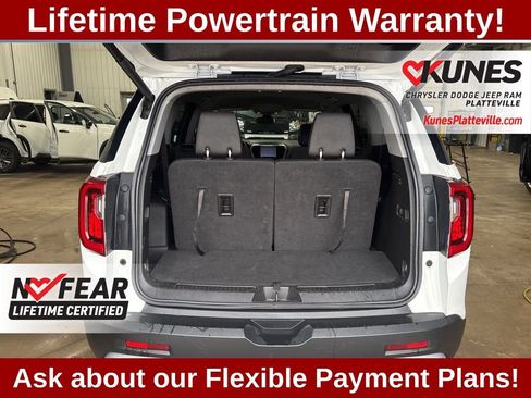 Used 2023 GMC Acadia SLT image 14