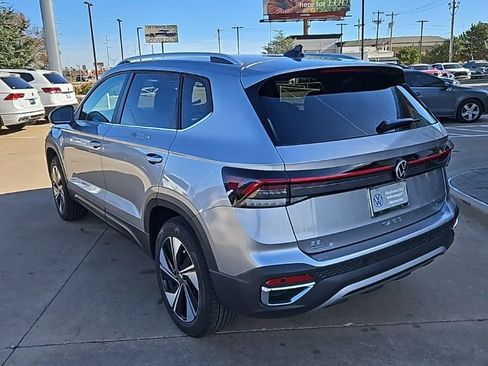 New 2026 Volkswagen Taos SE image 7