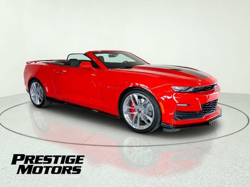 Used 2021 Chevrolet Camaro SS RWD image 2