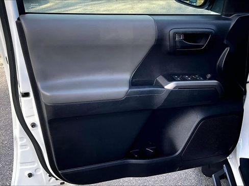 Used 2023 Toyota Tacoma SR5 AWD/4WD image 20