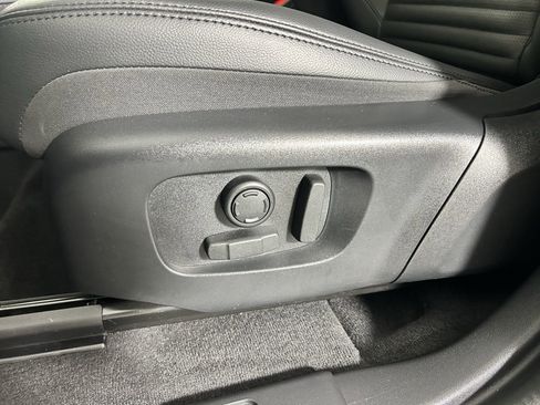 Used 2025 Land Rover Discovery Sport S image 11