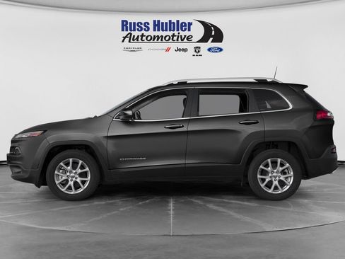 Used 2016 Jeep Cherokee Latitude AWD/4WD image 3