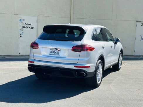 Used 2016 Porsche Cayenne AWD/4WD image 5