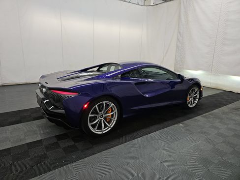 Used 2024 McLaren Artura RWD image 4