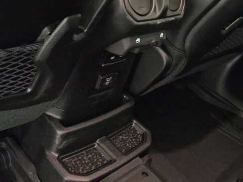 Used 2026 Jeep Wrangler Unlimited Rubicon AWD/4WD image 27