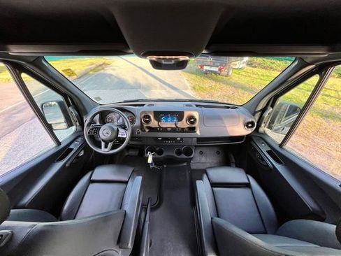 Used 2024 Mercedes-Benz Sprinter 2500 image 23