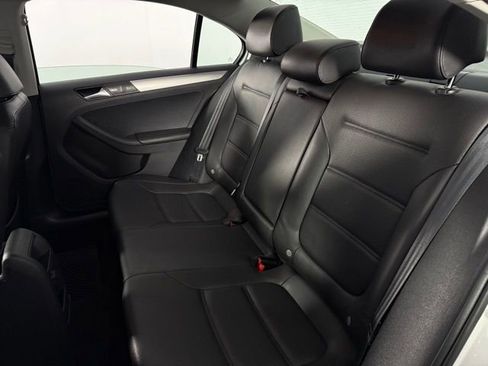 Used 2017 Volkswagen Jetta SE image 39