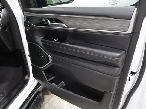 Used 2024 Jeep Wagoneer L Series II w/ Flexible Seating Group AWD/4WD image 26