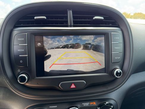 Used 2025 Kia Soul LX w/ LX Technology Package FWD image 20