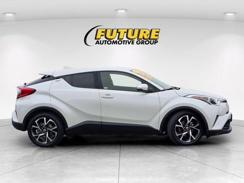 Used 2019 Toyota C-HR XLE FWD image 4