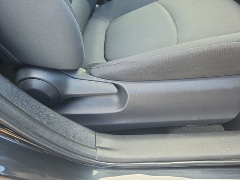 Used 2020 Toyota Corolla LE FWD image 28